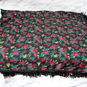 VTG Cottagecore Black Red Roses Cotton Tablecloth 33”x34” Shabby Chic Farmhouse